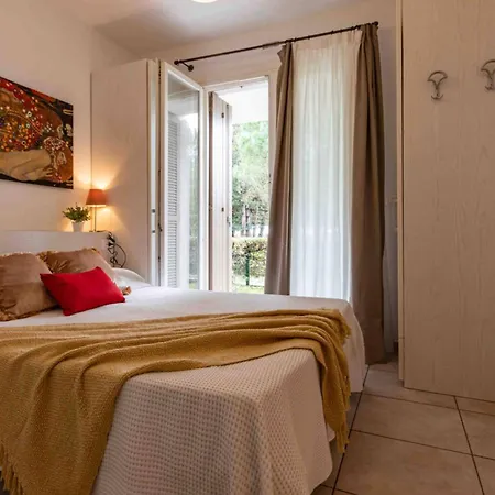 Apartman Relaxing In A Village With Swimming Pool