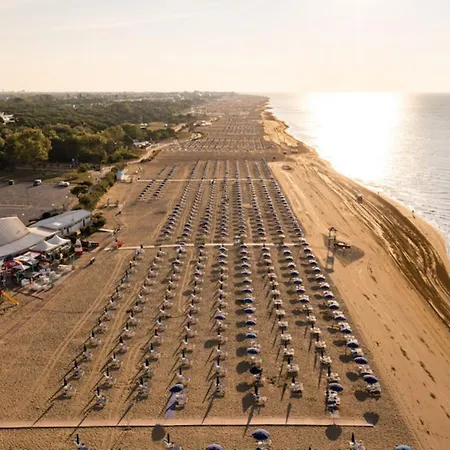 Apartment Relaxing In A Village With Swimming Pool Bibione