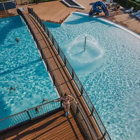 Relaxing In A Village With Swimming Pool شقة *