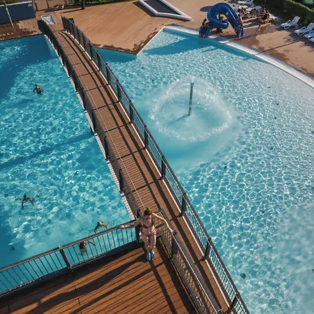 Relaxing In A Village With Swimming Pool شقة *