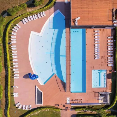 Relaxing In A Village With Swimming Pool شقة *