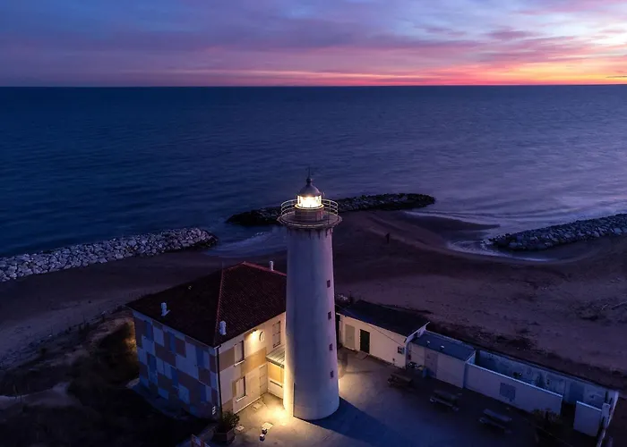 Relaxing In A Village With Swimming Pool 比比翁