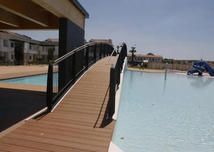 Relaxing In A Village With Swimming Pool 公寓 比比翁